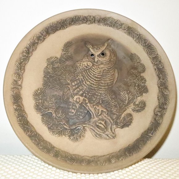 Great Horned Owl Collector Plate Designed by Barbara Linley Adams Poole England - Picture 1 of 5